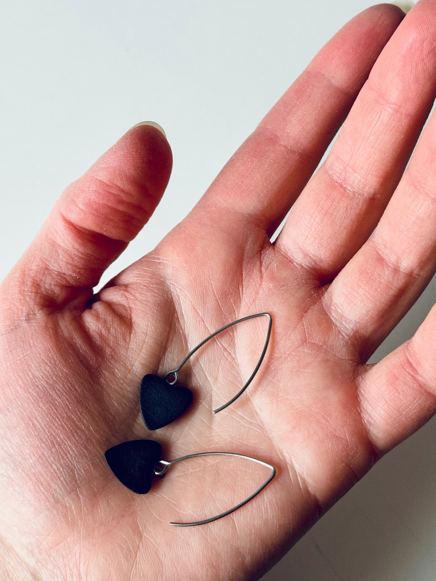 Black porcelain earrings (Love of the Sea)