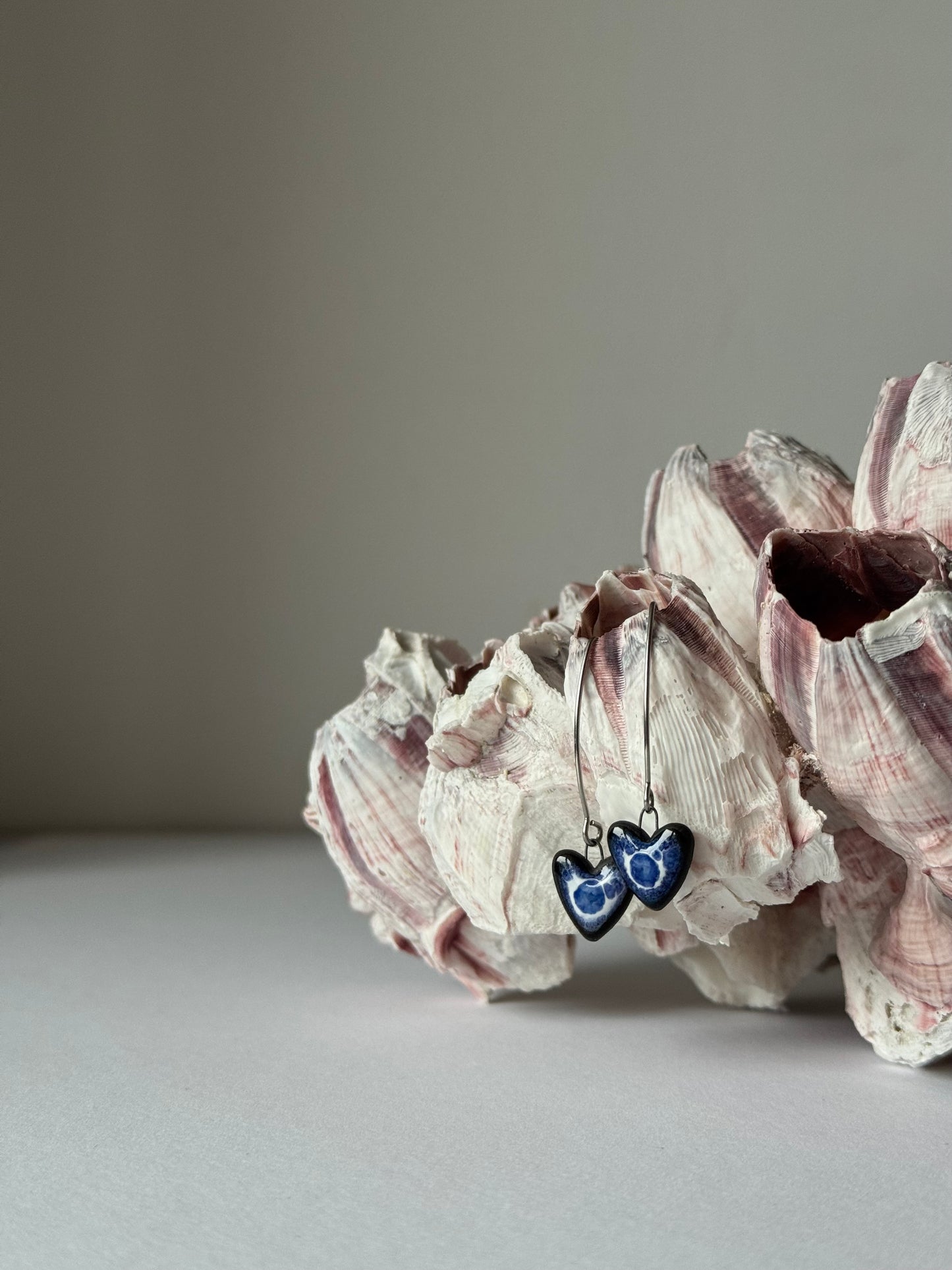 Black porcelain earrings (Love of the Sea)
