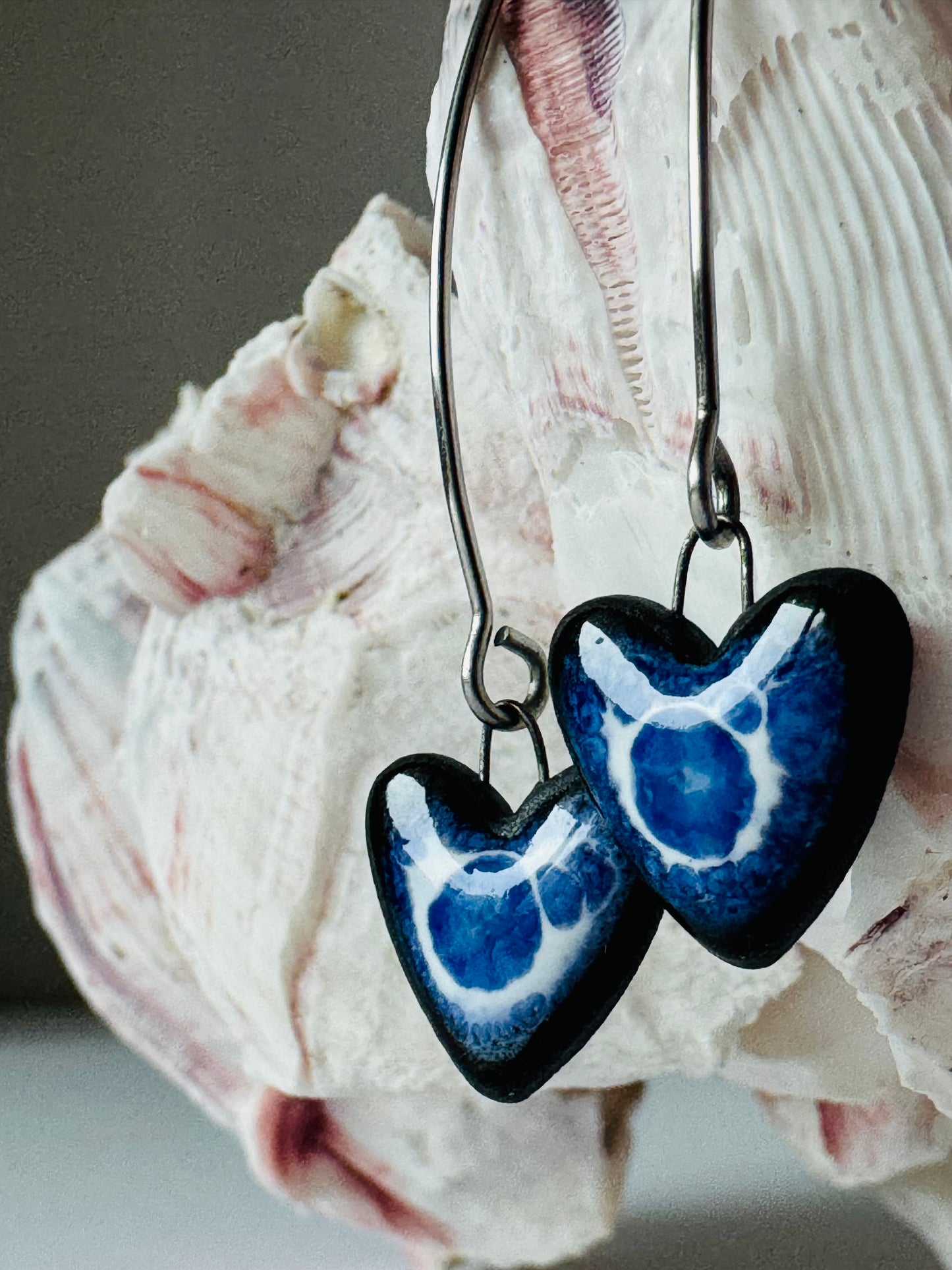 Black porcelain earrings (Love of the Sea)