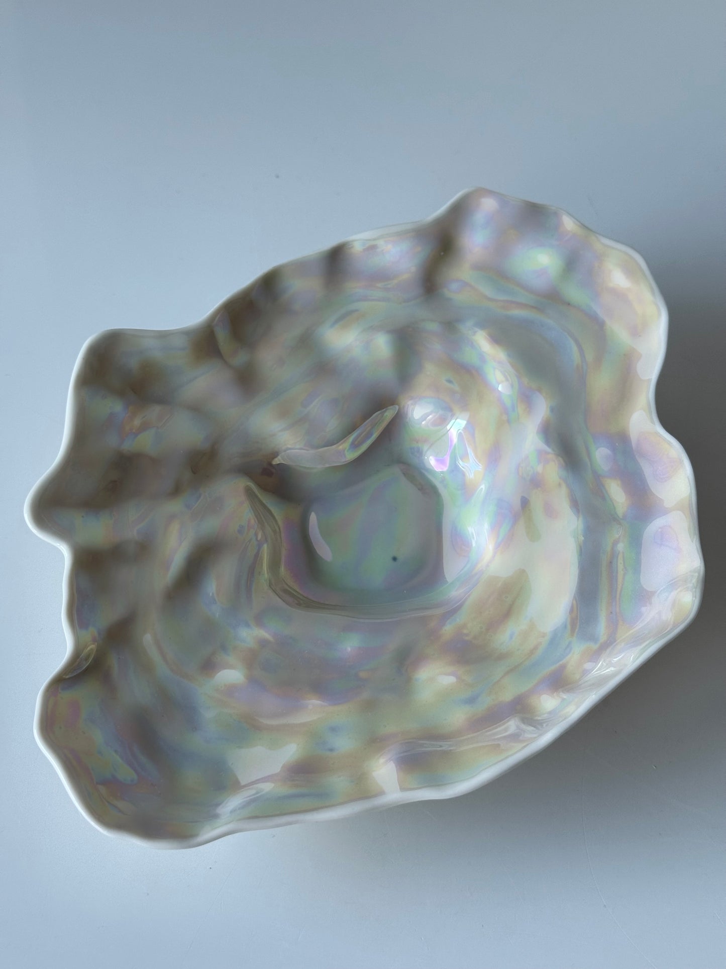 Shell-shaped plate