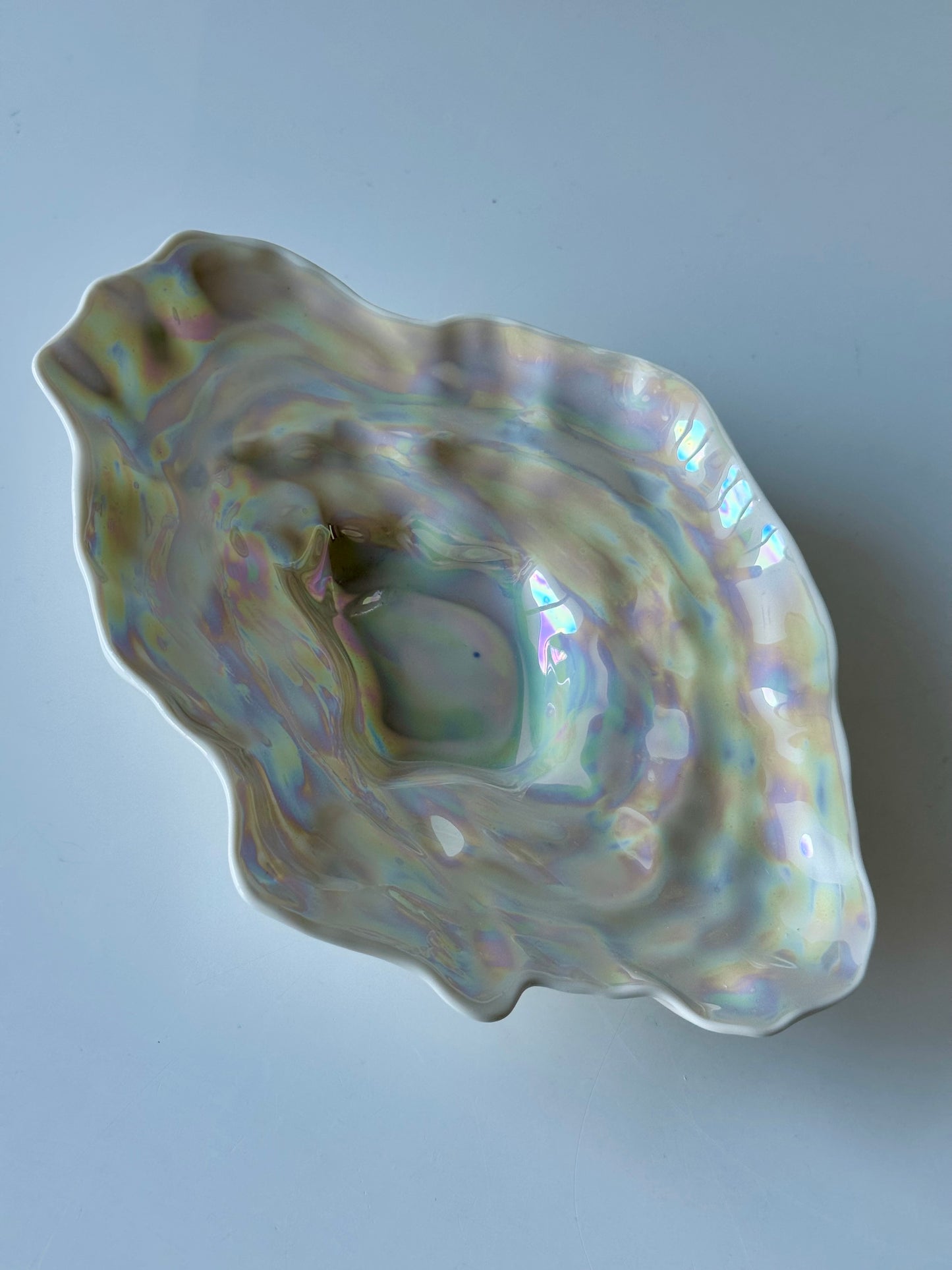 Shell-shaped plate