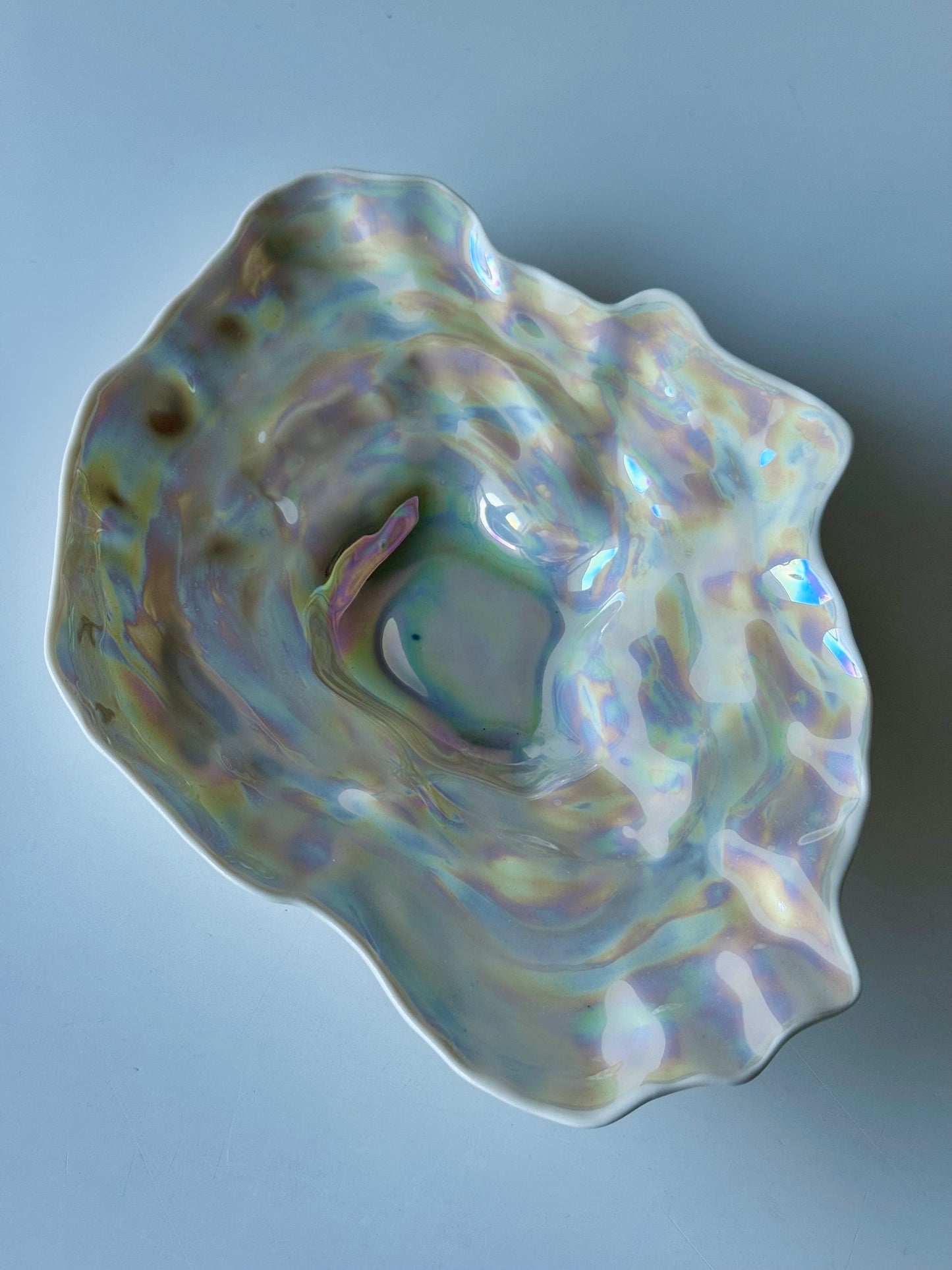 Shell-shaped plate