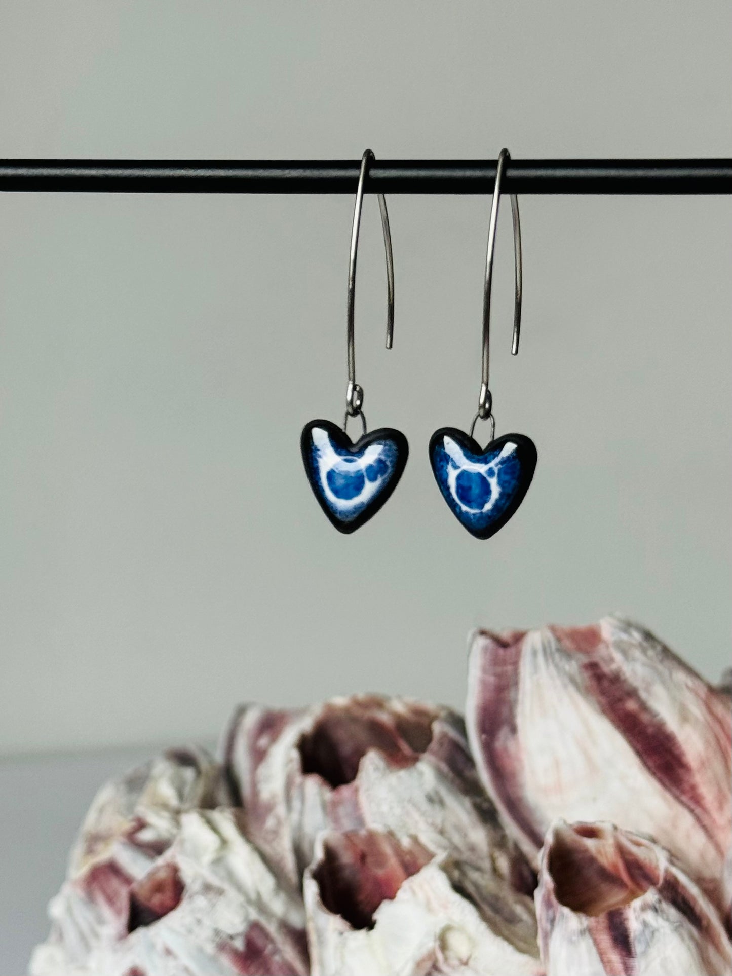 Black porcelain earrings (Love of the Sea)