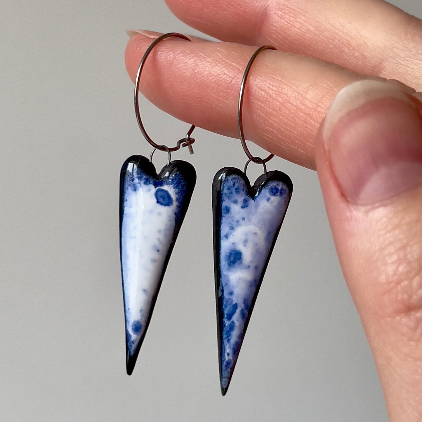 Black porcelain earrings (Love of the Sea)