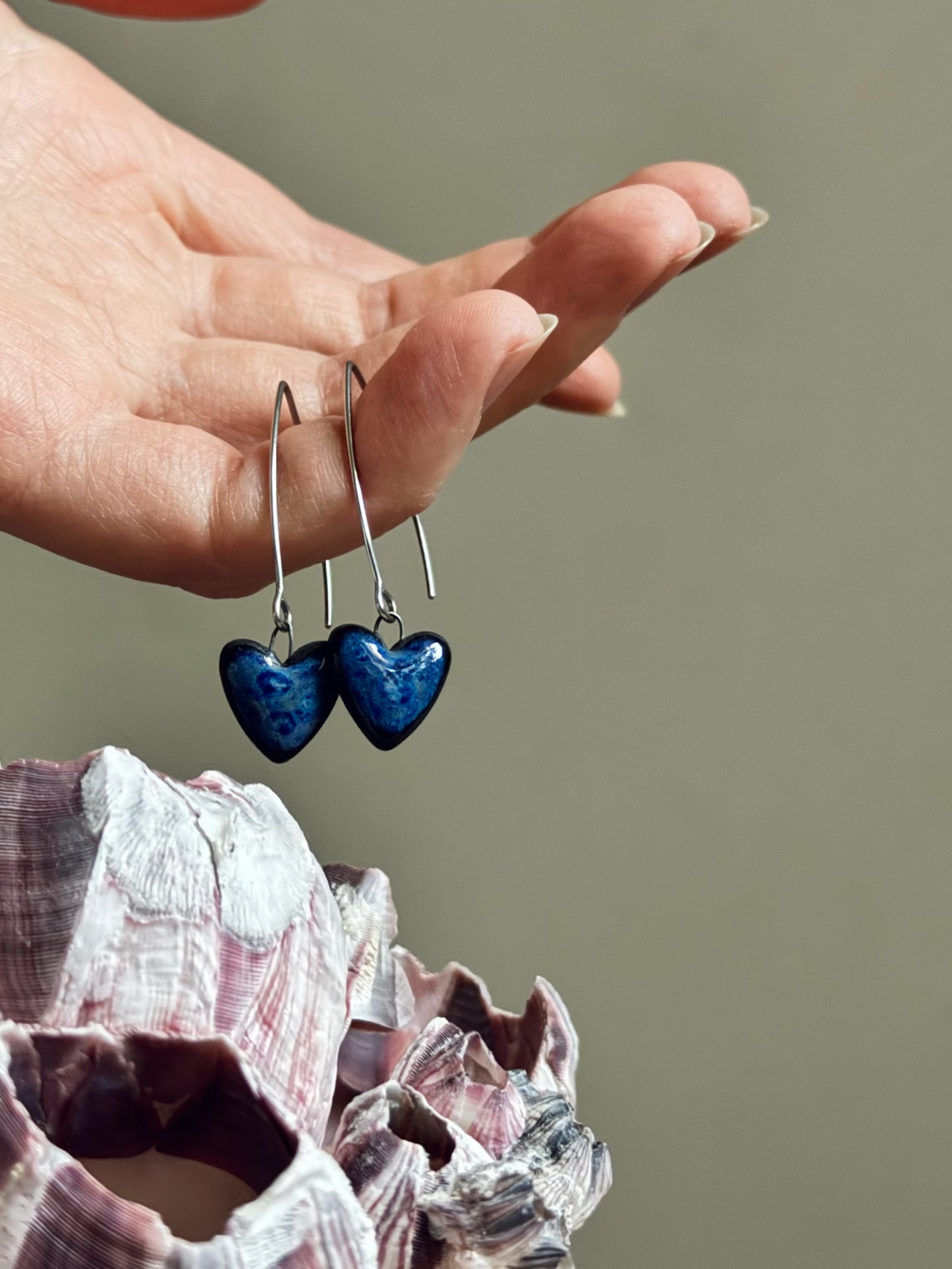 Black porcelain earrings (Love of the Sea)